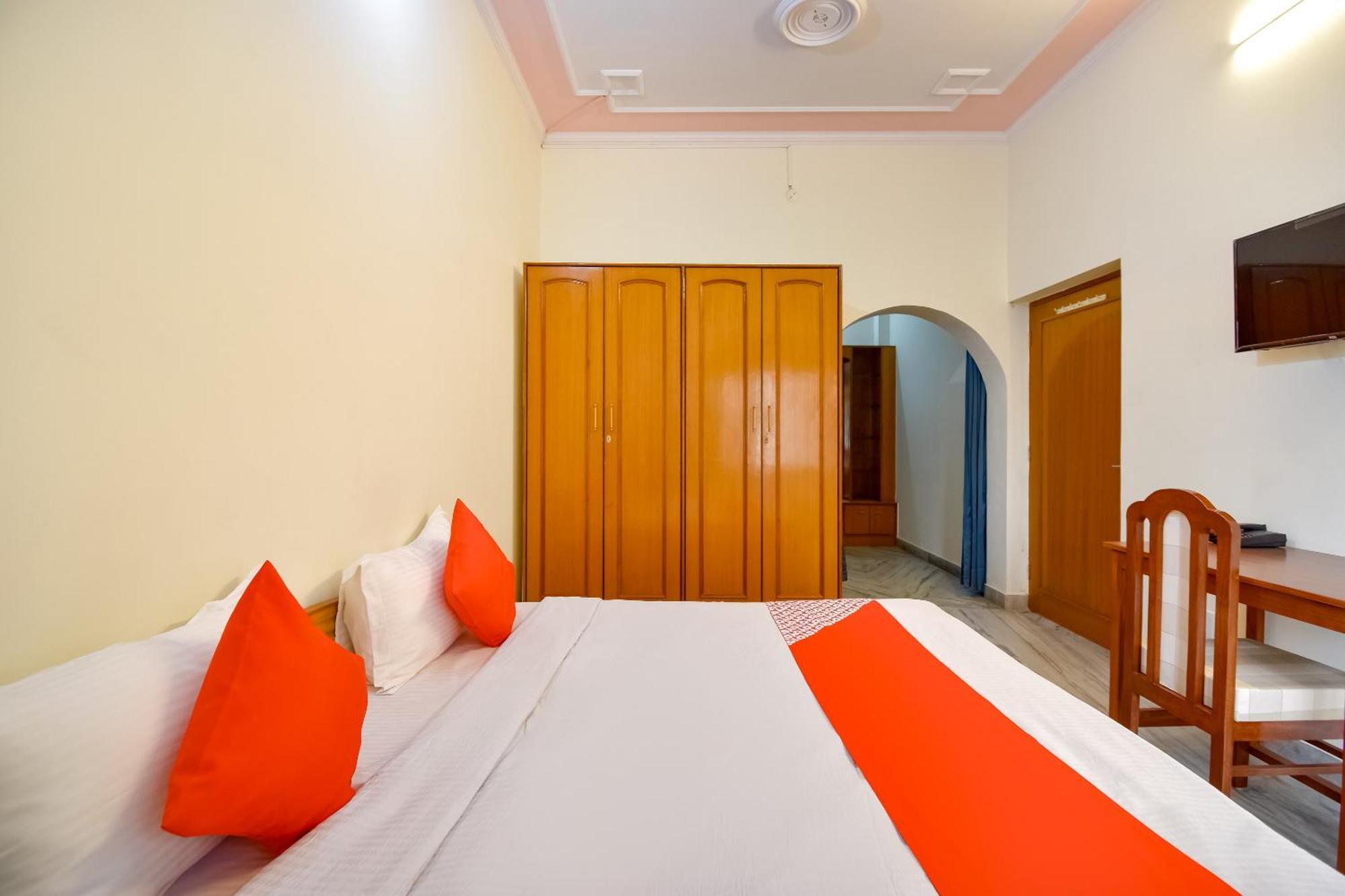 Hotel O Kusum Lodge Pandu Exteriör bild